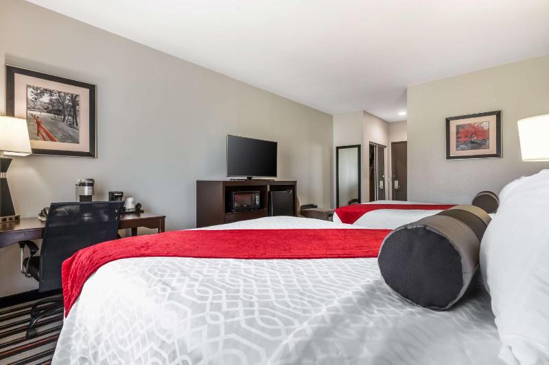 Queen Room with Two Queen Beds - Non-Smoking/Disability Access image 2
