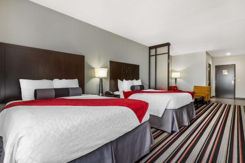 Queen Suite with Two Queen Beds - Disability Access image 3