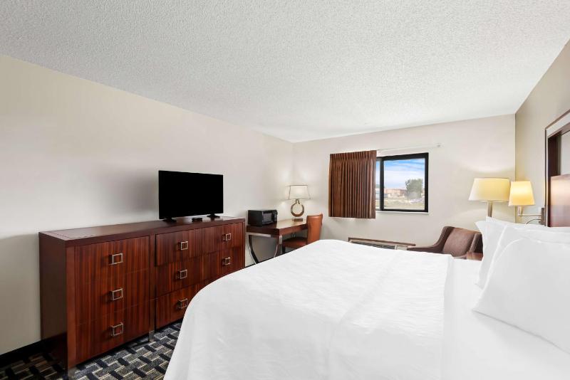 King Room - Non-Smoking image 3