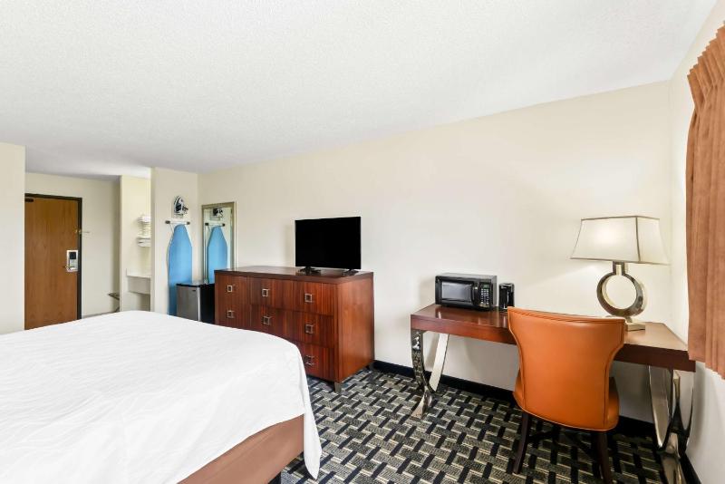King Room - Non-Smoking image 3