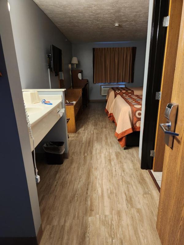 Double Room with Private Bathroom image 1