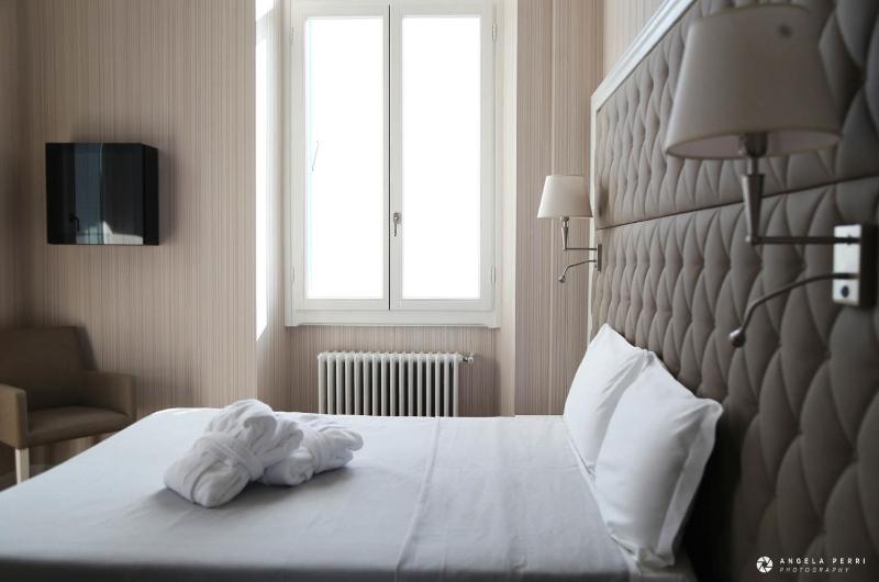 Economy Double Room image 3