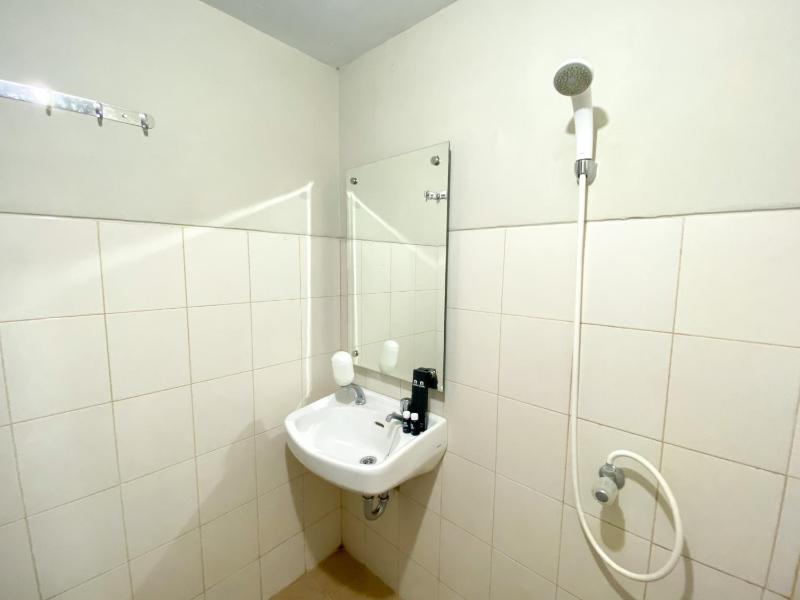 Full Furnished with Simply Look Studio Room Mont Blanc Bekasi Apartment By Travelio - image 5