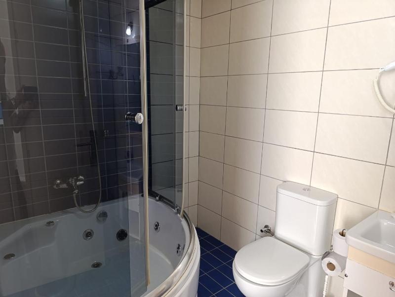 Deluxe Double Room with Bath image 1