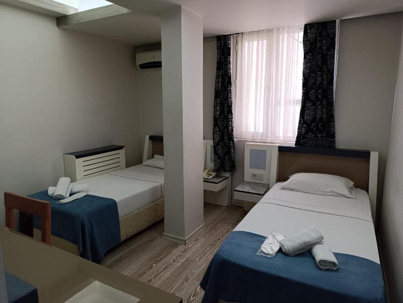 Economy Double Room image 3