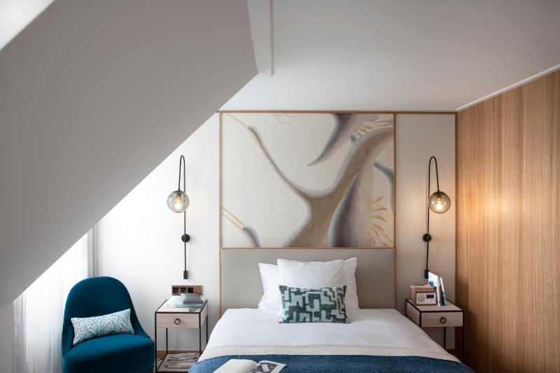 City Queen Room image 3