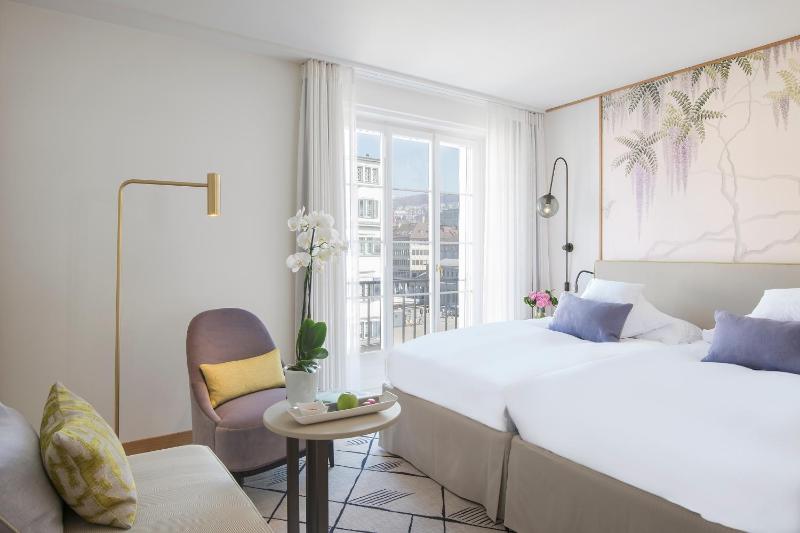 City Double Room image 4