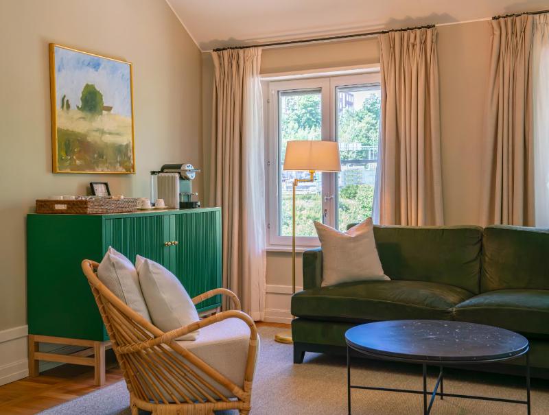 Deluxe King Suite image 4