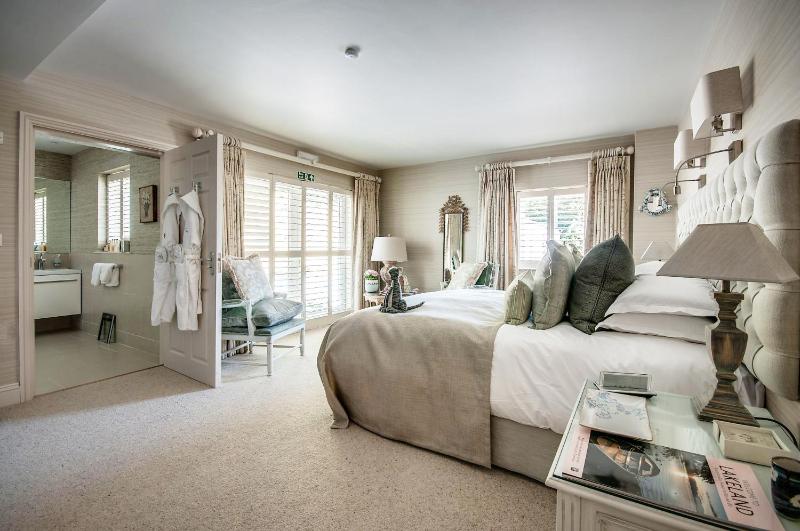 Lake House Classic Room image 1