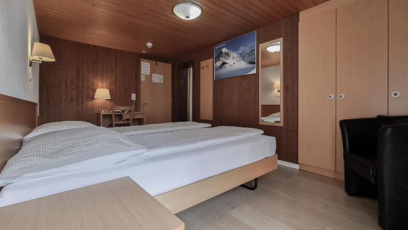 Double Room with Balcony image 4