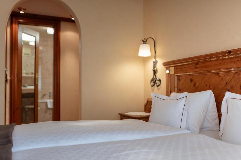 Charme Double Room image 3