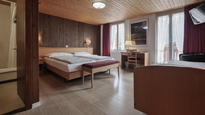 Triple Room with Balcony image 4