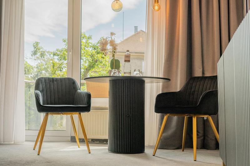 Junior Suite with Balcony image 4