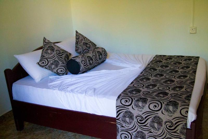 Iduwara Guest - image 2