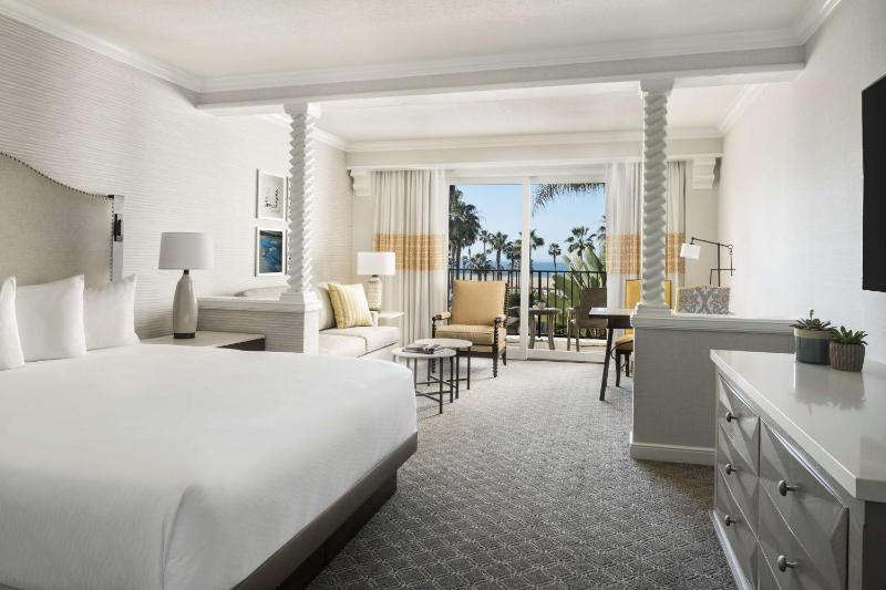 King Room with Partial Ocean View image 1