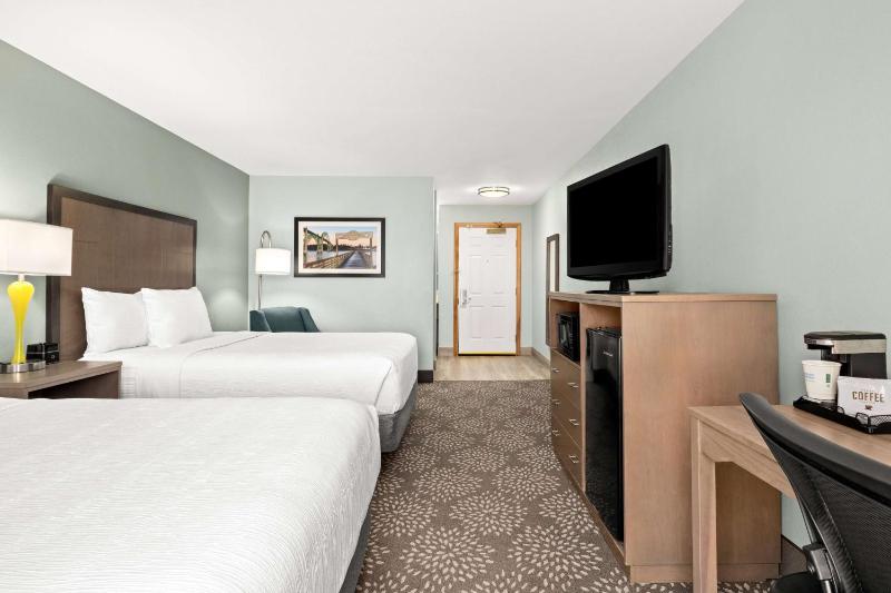 Deluxe Queen Room with Two Queen Beds image 1