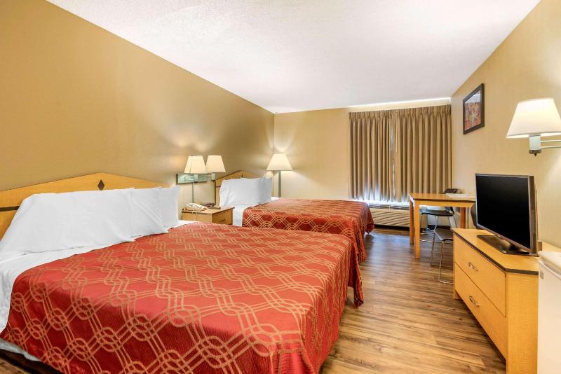 Queen Room with Two Queen Beds image 1