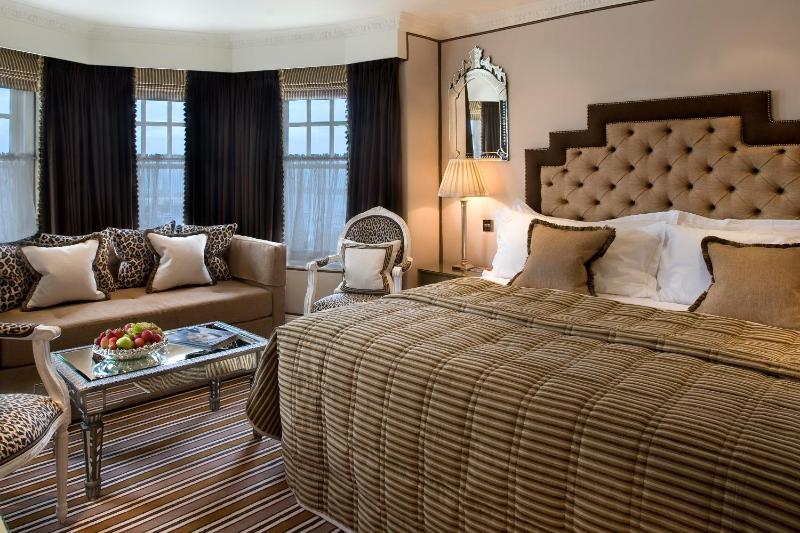 Double or Twin Room with Sea View image 3