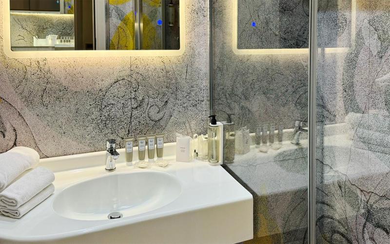 Premium Double Room with Spa Access image 4