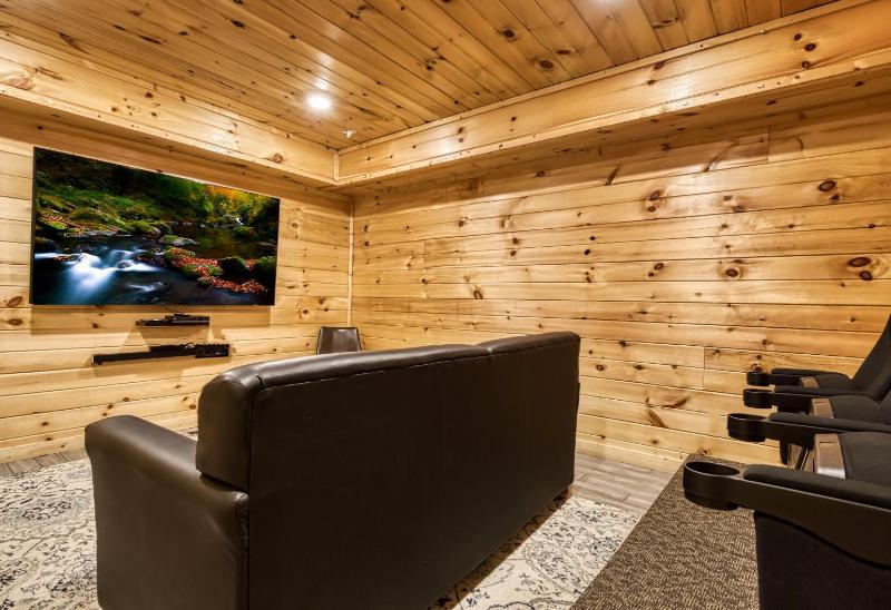 Appalachian Lookout-Hot Tub Cozy Cabin Retreat in the Smokies Comfort for All! - image 44
