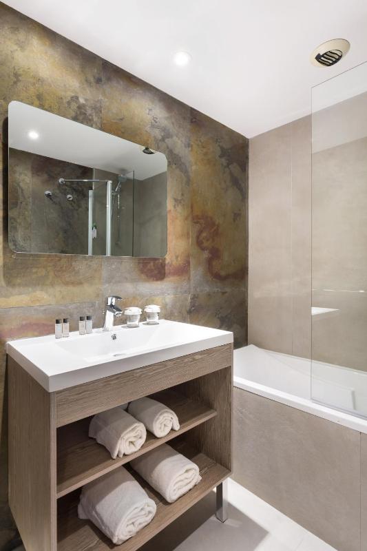 Standard Twin Room image 3