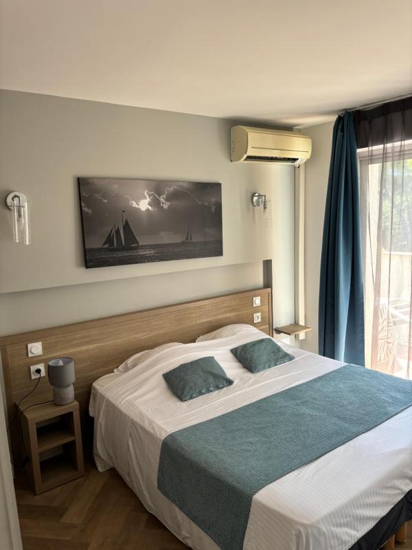 Double Room image 4