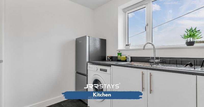 JRR STAYS 2Bed Sleeps 4 - Coventry CV2 - image 19