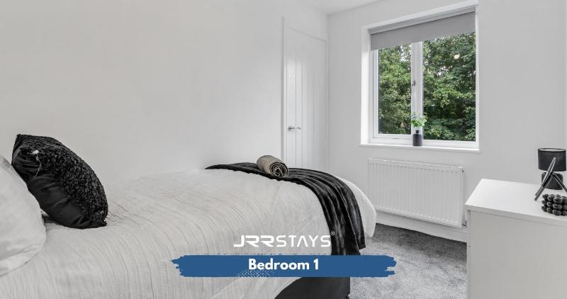 JRR STAYS 2Bed Sleeps 4 - Coventry CV2 - image 21