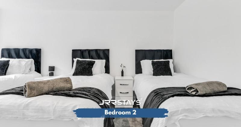 JRR STAYS 2Bed Sleeps 4 - Coventry CV2 - image 25