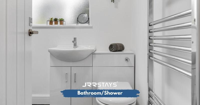 JRR STAYS 2Bed Sleeps 4 - Coventry CV2 - image 10