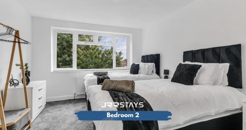 JRR STAYS 2Bed Sleeps 4 - Coventry CV2 - image 34