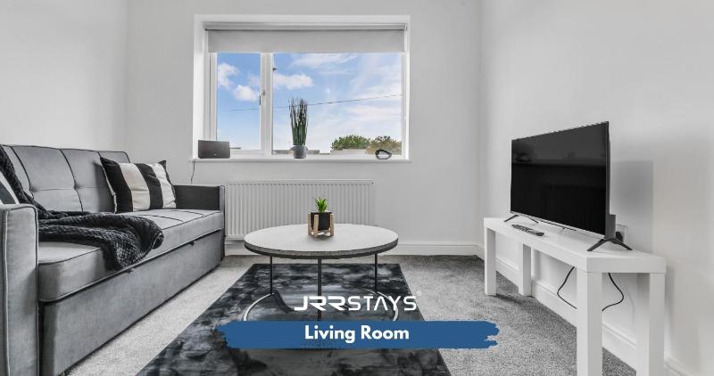 JRR STAYS 2Bed Sleeps 4 - Coventry CV2 - image 15