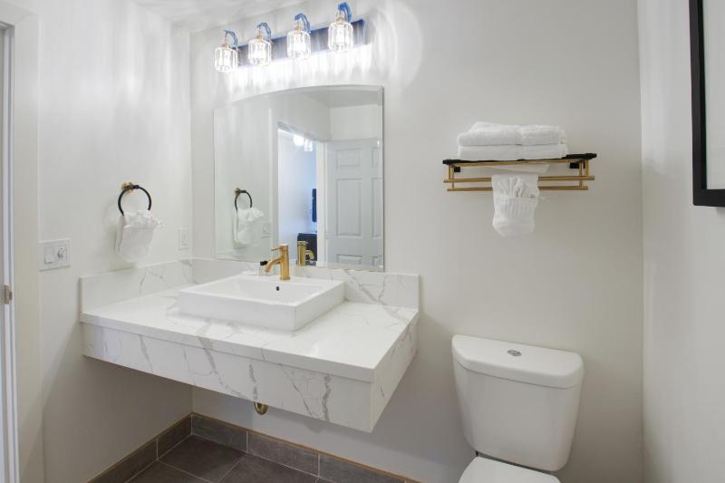 One-Bedroom Suite image 3