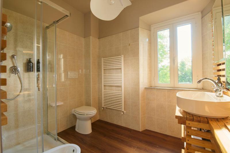 Deluxe Double Room with Balcony image 2