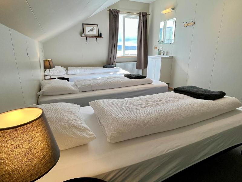 Triple Room with Shared Bathroom image 3