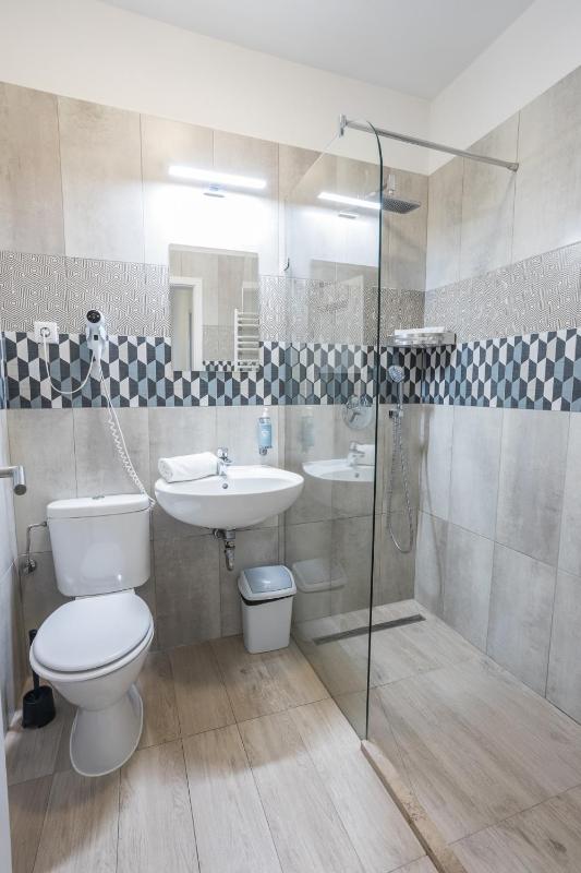 Deluxe Two-Bedroom Apartment image 2