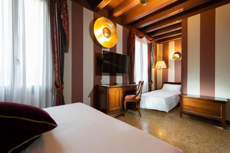 Standard Triple Room image 3