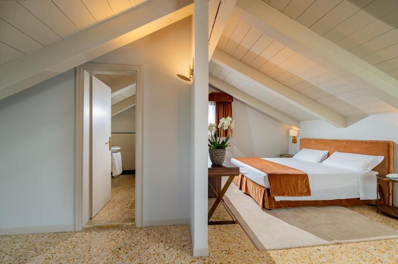 Premium Quadruple Room image 3