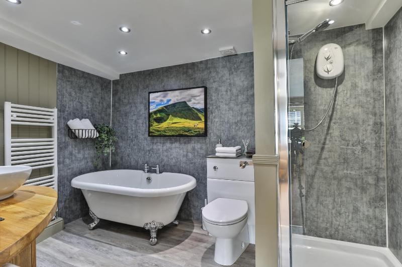 Luxury Suite image 2