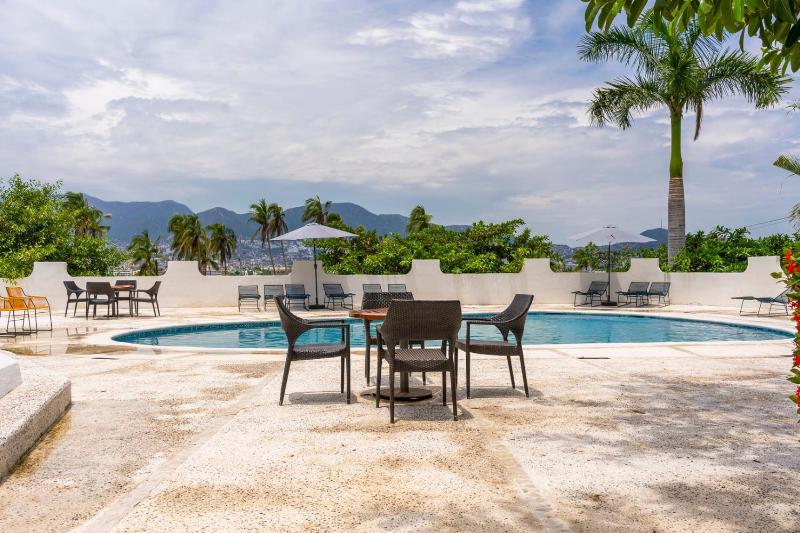 Acapulco Retreat with Bay Views & Amenities - image 15