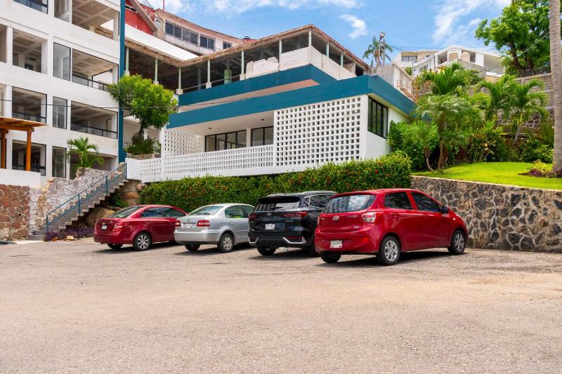 Acapulco Retreat with Bay Views & Amenities - image 23