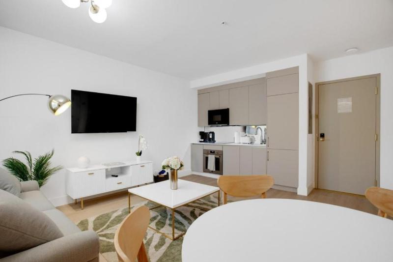 One-Bedroom Suite image 1
