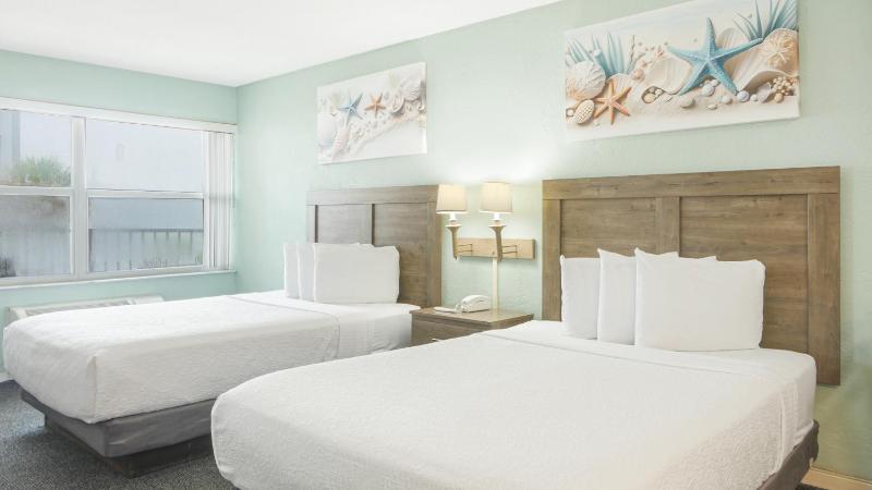 Ocean Court Beachfront Hotel - image 12