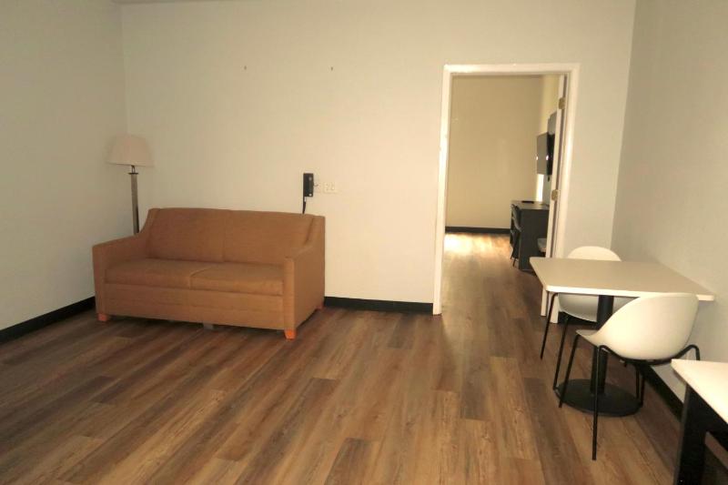 Deluxe King Suite - Non-Smoking image 4