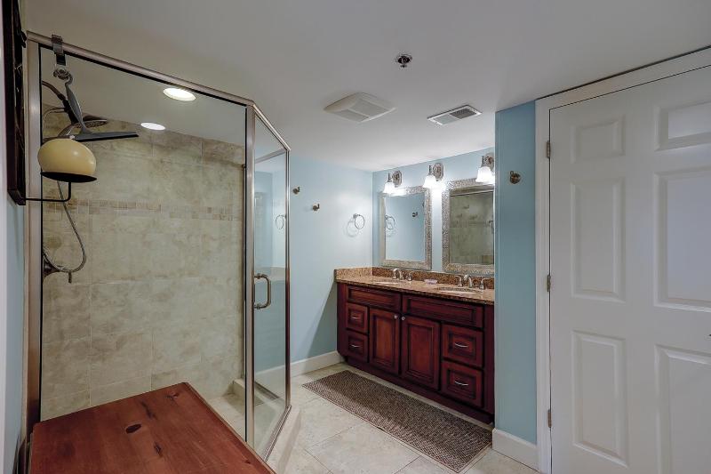 Wonderful Luxury Updated Villamare with Pool Bikes & Beach Gear included - image 28