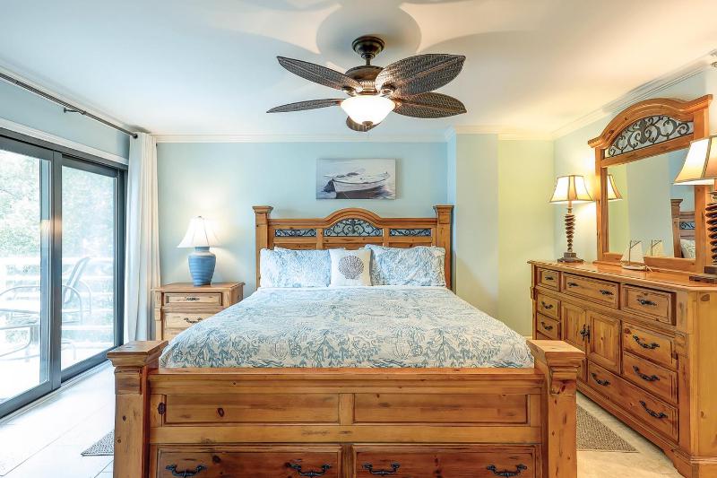 Wonderful Luxury Updated Villamare with Pool Bikes & Beach Gear included - image 11