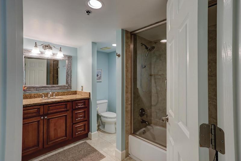 Wonderful Luxury Updated Villamare with Pool Bikes & Beach Gear included - image 15