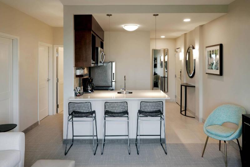 2 Bedroom Suite image 4