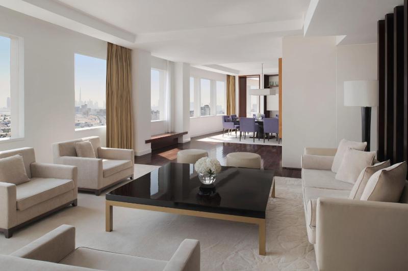 Royal Suite image 3
