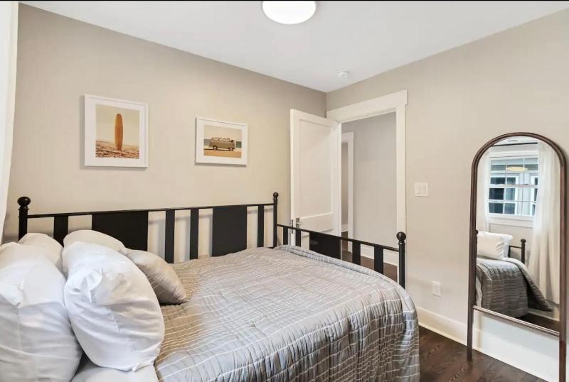 Lavish Flat w King Bed in near DT Food & Shops - image 5